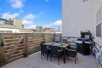 Mountain View Home with King Beds and Rooftop Deck - Mountain view