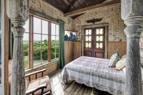 Cozy Retreat with Expansive Views and Rustic Charm - Enchanting Hideaway Hotels in Burnet County