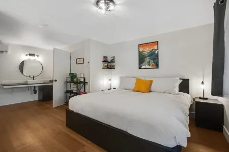 Mount Lena Room 4 at Mount Walker Inn