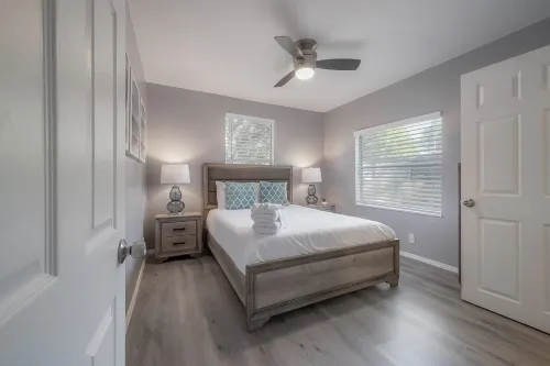 Deck, Grill Access and Convenient Amenities - Charming Escape فنادق في بينيلاس بارك
