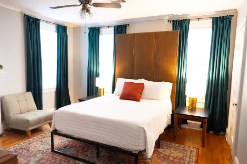 Cozy Living Space and Fully Equipped Kitchen - Inviting Retreat