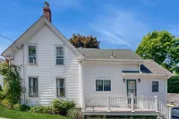 Beautiful River-View Retreat | Home Office | Walk 5 MInutes to Main Street Hotels near North Of The Border
