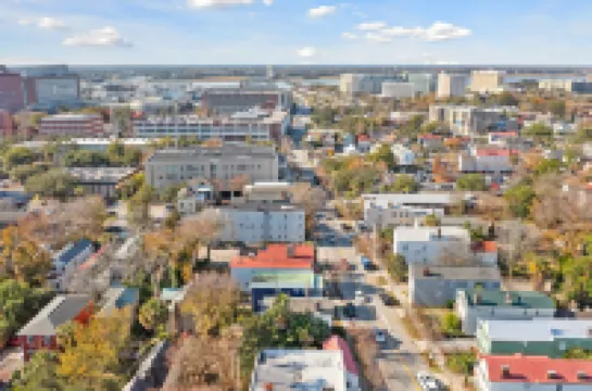 Charming Historic Hideaway with Modern Amenities - Enchanting Retreat