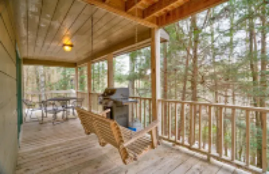 Charming Cabin with Unique Décor and Nature Surroundings - Cozy Retreat