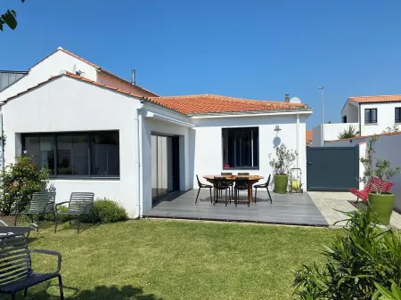 Seaside house (6 to 8 persons ) 80 m.de la Corniche and the beach