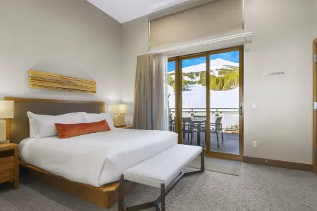 True Ski-in/Ski-Out and Stunning Views - Exquisite Luxury Retreat