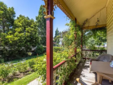 Cambridge House Hotels in Geeveston