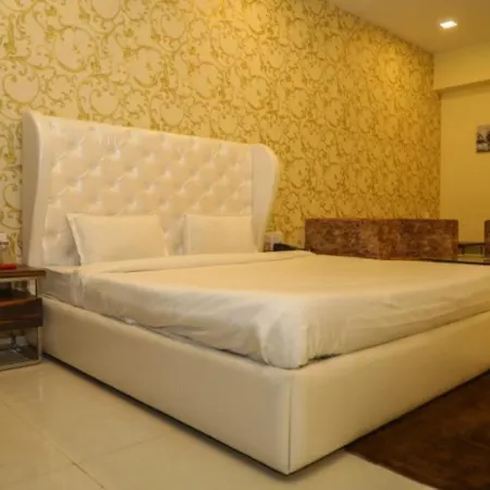 Hotel Golden - I