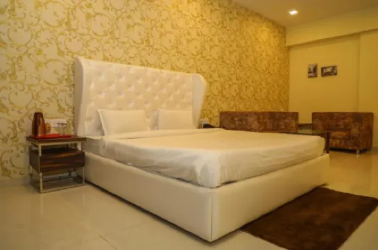 Hotel Golden - I