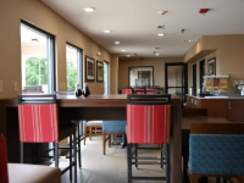 Giles Hotel Inn & Suites Hotels in Pulaski