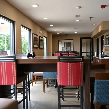 Giles Hotel Inn & Suites