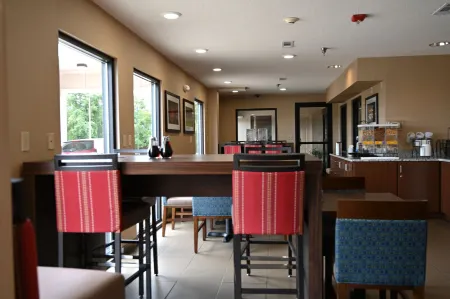 Giles Hotel Inn & Suites