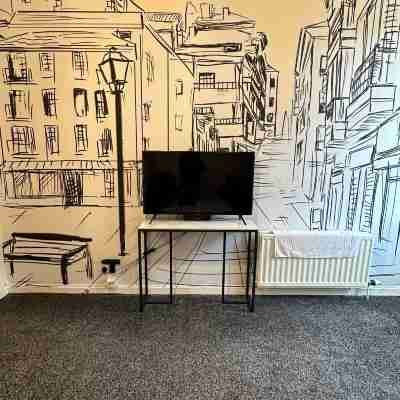 Central Glasgow Apt - Sleeps 2 & FreeParking During Weekend Others