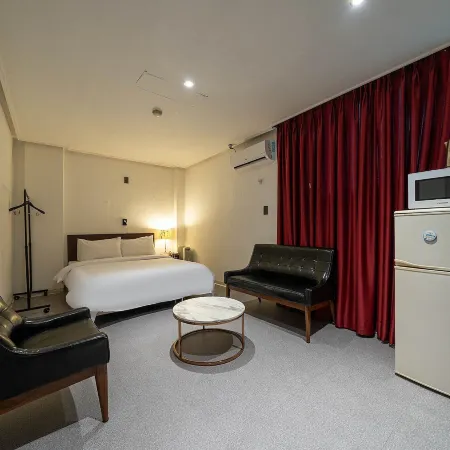 Pacific7 Hotel Отели рядом с достопримечательностью «Авиа База Осен»