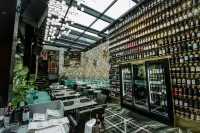 The Crown Boutique Hotel & Spa - bar
