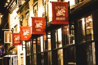 天鵝啤酒廠酒吧飯店 Mcpherson Theatre附近的飯店