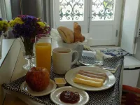 Heaven Inn Suites & Terrace فنادق في Horta das Figueiras