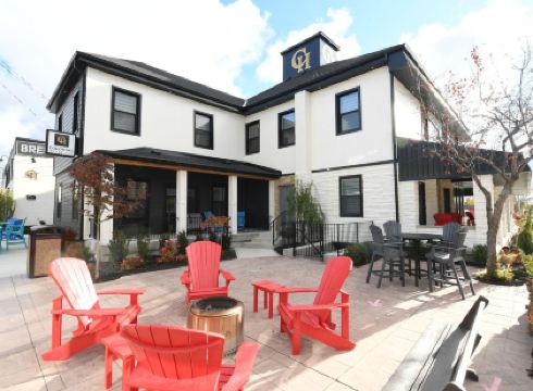 Colonial Hotel & Suites