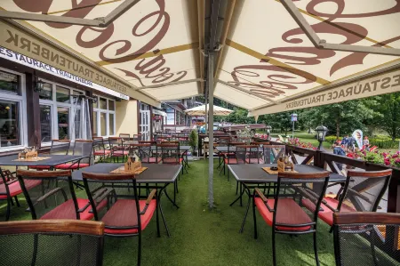 Hotel Jelinek Отели рядом с достопримечательностью «Špindlerův Mlýn Ski Resort»