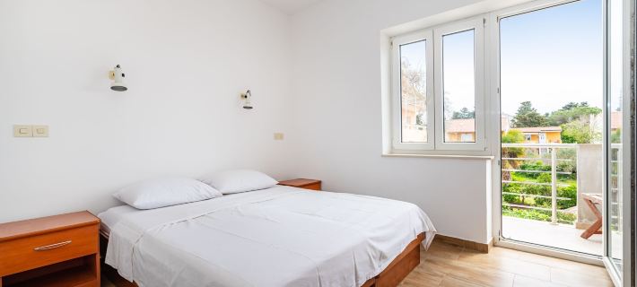 Room-Cozy Room Near Beach L Hotels in Novalja