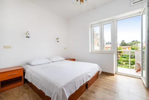 Room in Guest Room - Cozy Room Near Beach L