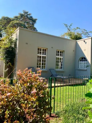 Modern studio set an expansive garden - 2253