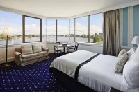 View Brisbane Hotels in Hamilton