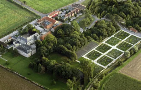 La Chartreuse du Val Saint Esprit Отели в г. Камблен-Шатлэн