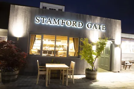 Stamford Gate Hotel Отели в г. Мостин