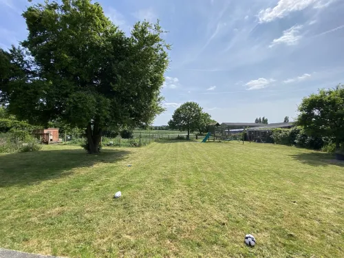 Cosy Stable Conversion Between Sheffield & Leeds Hotels in Knottingley