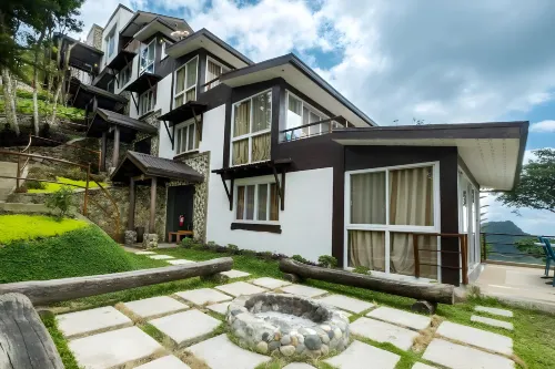 West 35 Eco Mountain Resort Hotel di Kota Toledo