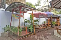 Super OYO 92965 Trisna Patihan Resort Hôtels à : Tulungagung