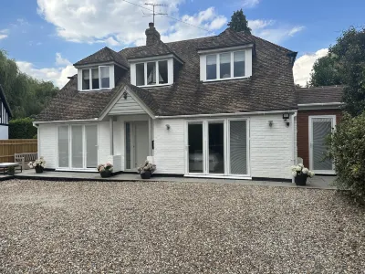 Beautiful 1-Bed Studio in Bourne End Hotel dekat Bekonscot Model Village