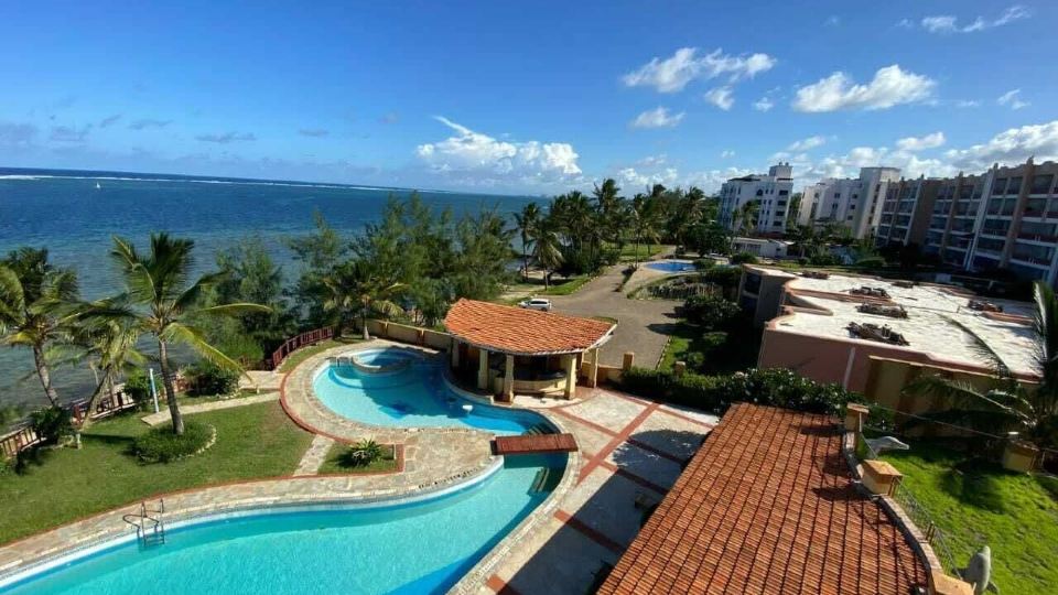 Lily Beachfront Apartments