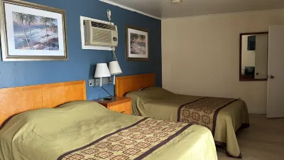Four Oaks Hotels in Horry County