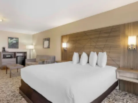 Best Western Plus Grand Manor Inn Hotels in Springfield
