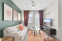 Serene 1Br King Suite Close to Downtown w Fast Wifi Hotels in Montopolis