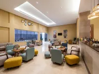HDB Financial District Hotels near Riyadh Park