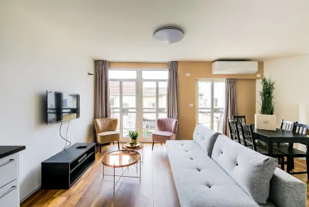 House of Palm - One of a Kind Отели рядом с достопримечательностью «Площадь Ицхака Рабина»