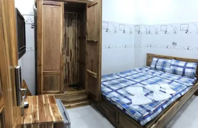 Hotel Thanh Vinh Hotels near Ho Chi Minh City University of Technology (HCMUT)