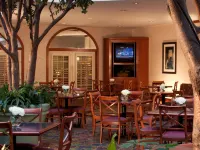 Embassy Suites by Hilton Houston Near the Galleria Các khách sạn gần Công viên Water Wall