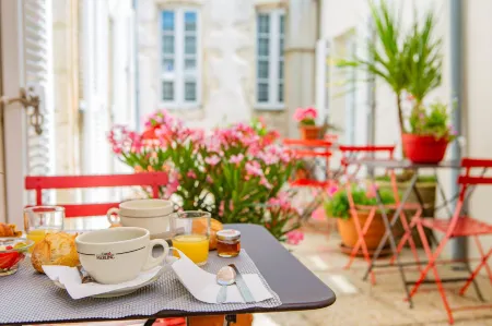 Hôtel du Port Отели в г. Арс-ан-Ре