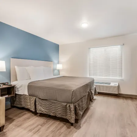 WoodSpring Suites Charlotte - University Research Park Отели рядом с достопримечательностью «Торговый центр Tryon»