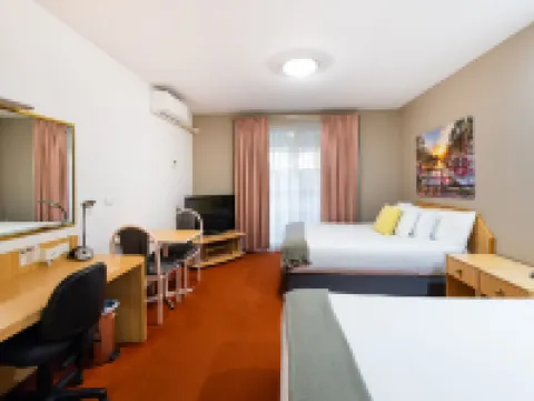 Golden Age Motor Inn Hotels in Queanbeyan