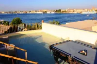 Spring Hotel Luxor - parking