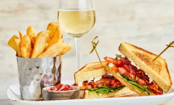 Courtyard New Haven at Yale Отели рядом с достопримечательностью «Connecticut Children's Museum»