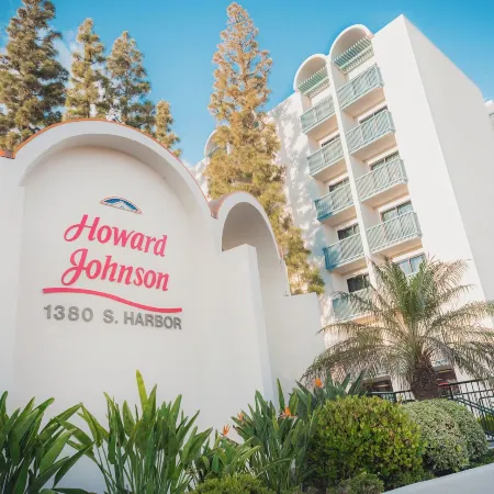 Howard Johnson by Wyndham Anaheim Hotel & Water Playground