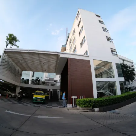 Trang Hotel Bangkok Отели рядом с достопримечательностью «Дворец Дусит»