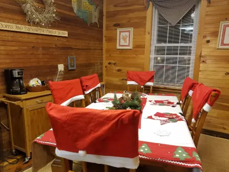 The Perkins House Отели рядом с достопримечательностью «Danforth Bay Camping & RV Resort»