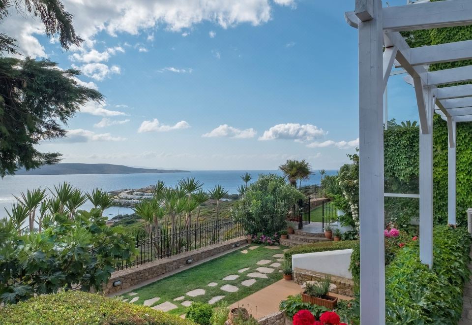 Hotel Sounio Villa, Exterior, Garden